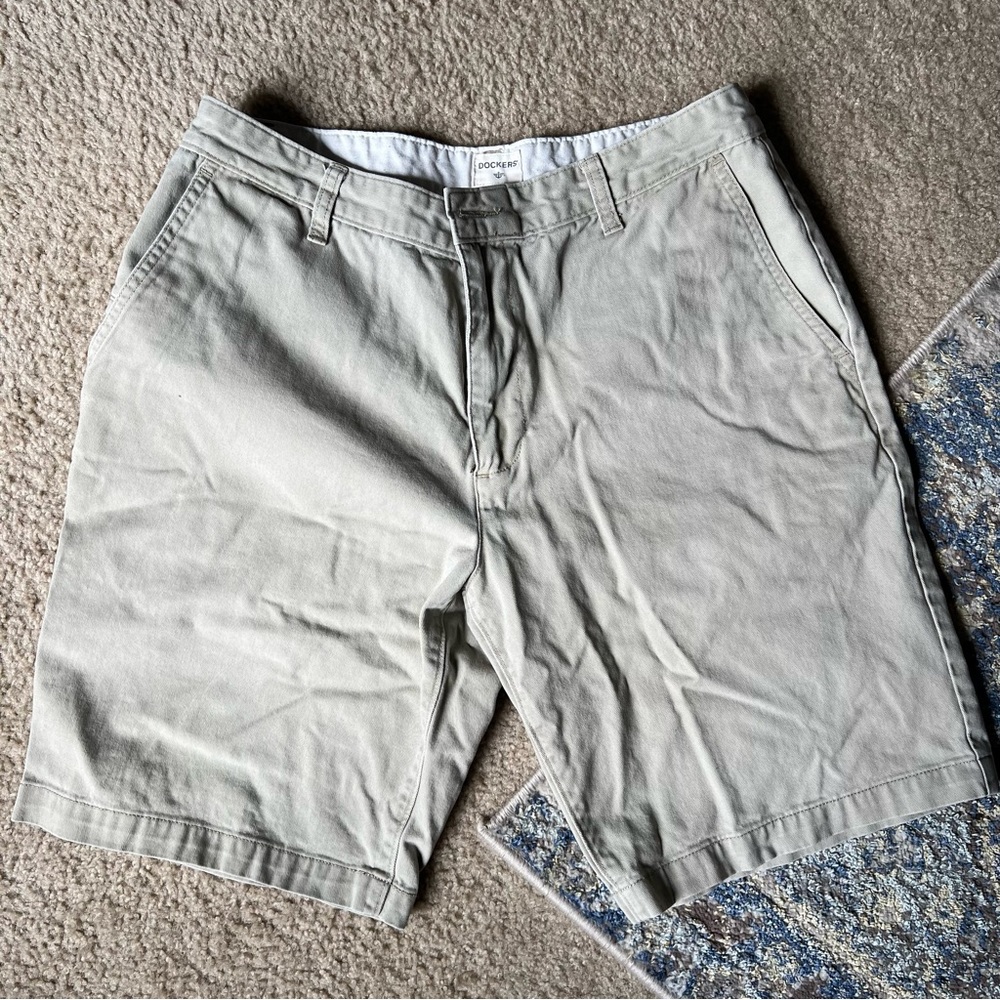 Dockers Men’s size 32 khaki shorts